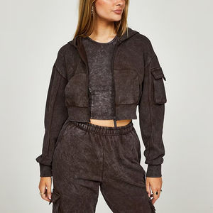 Ensemble de survêtement à capuche court pour femme au design unique et tendance, confortable - Product Image 5