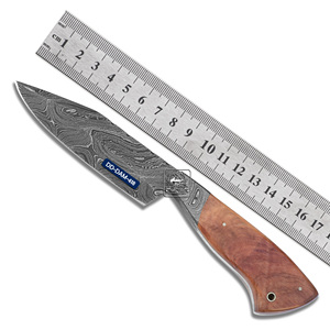 Cuchillo de caza hecho a mano personalizado con hoja de acero de Damasco, personalizable OEM, Funda de cuero en relieve de madera de Olivo - Product Image 3