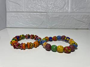 Pulsera étnica hecha a mano con cuentas, patrón de flores redondas, cuerda elástica, joyería de moda unisex - Product Image 5