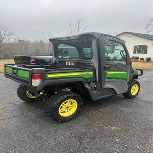 Véhicule utilitaire John Deere Gator XUV835 conçu pour les travaux extérieurs difficiles, avec des performances puissantes et une maniabilité fluide. - Product Image 5