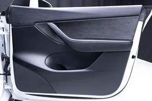 Tesla Model Y Performance 2022, double moteur, transmission intégrale, conduite à gauche, cuir, toit ouvrant panoramique, haute performance, non modifiée - Product Image 3