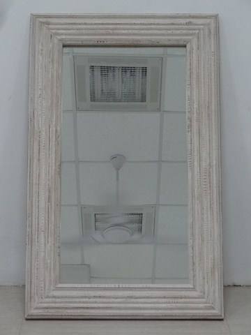 กระจกติดผนัง