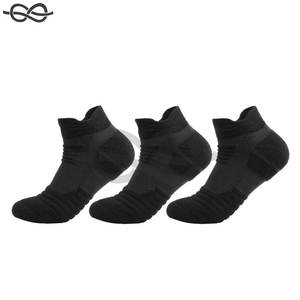 Chaussettes de football antidérapantes pour hommes et femmes Chaussettes de sport de basket-ball en coton à tube court Chaussettes de performance respirantes et déodorantes - Product Image 6
