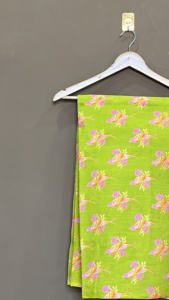 Tissu en coton vert lime : Tissu imprimé à la main avec des motifs d'oiseaux et de fleurs, vendu au mètre - Product Image 3