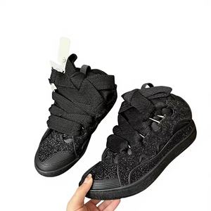 Zapatillas de Hombre de Mezclilla Genuina, Última Moda Otoño-Invierno, con Cordones, Aumento de Altura, Estilo Casual Deportivo, con Diseño de Puntos Ondulados - Product Image 2