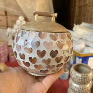 Pot en bambou élégant avec incrustation stylisée en nacre de coquille d'œuf, récipient décoratif pour bonbons, noix, fruits pour les saisons festives - Product Image 1