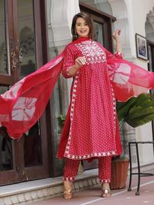 Vêtements ethniques indiens de meilleure qualité, pantalon Kurti en rayonne coupe Nyra avec dupata, fabricant de mode pour femmes en inde - Product Image 4