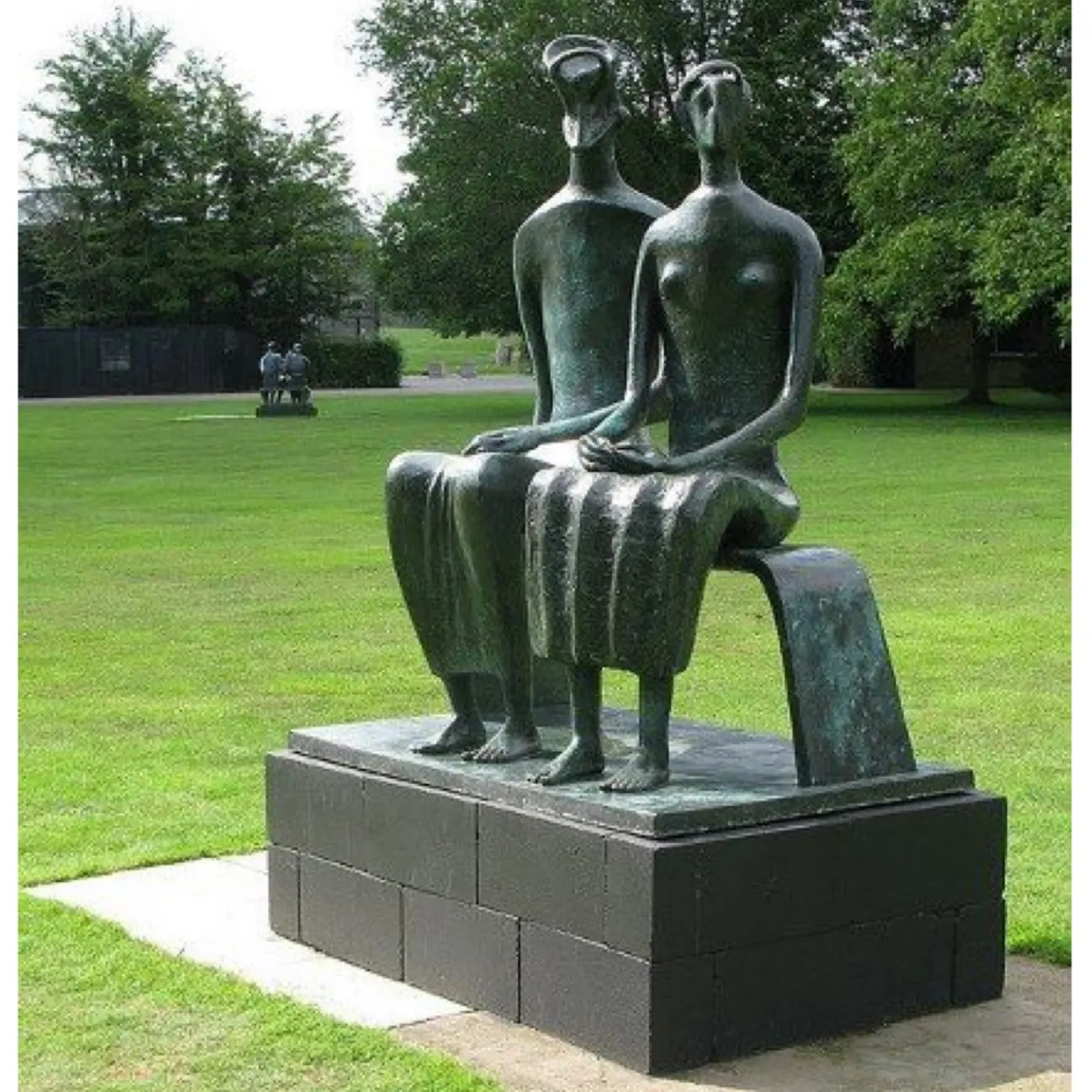 Outdoor Handmade Famous Artist Modern Abstract Bronze Figure Henry Moore Couples Sculpture