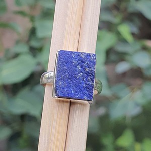 Anillo fino hecho a mano con lapislázuli azul, piedra rugosa, piedra natal de septiembre, joyería de piedra cruda, regalo perfecto para mamá y papá - Product Image 5