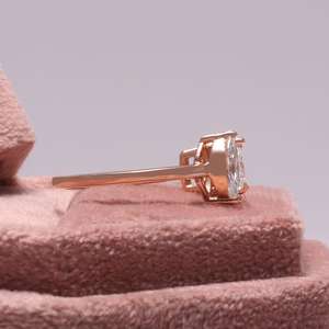 มาคีส์มรกตลูกแพร์เพชรที่โตขึ้นแหวนหินสามชิ้นแหวนหมั้นแหวนฉันและคุณ - Product Image 3