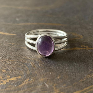 แหวนดีไซน์เนอร์ประดับอเมทิสต์แบบคลัสเตอร์ น้ำหนัก 3.2 กรัม แหวนแฟชั่นชุบทองและเงินสำหรับเป็นของขวัญ ประดับแบบฝังขอบ - Product Image 1