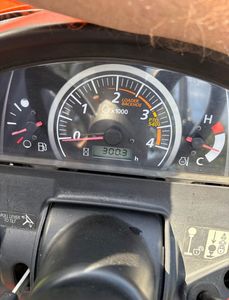 Tractor de Ruedas 4x4 Compacto con Motor de 233 HP y Caja de Cambios para Uso Agrícola - Product Image 2