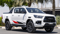 TOYOTA HILUX DC GR SPORT 2.8D d'occasion en excellent état, modèle 2023, BLANC, bien entretenu, prêt à rouler