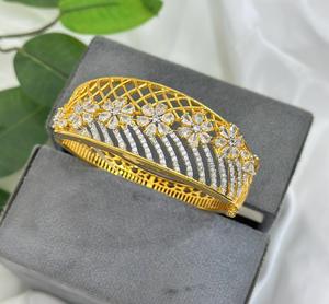 Elegante Brazalete Abrible de Oro con Circonitas Cúbicas de Primera Calidad para Bodas y Compromisos, Colección para Fiestas, para Mujer - Product Image 1