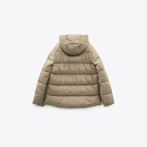 Chaqueta acolchada ligera de moda con carcasa resistente al agua Logotipo personalizado Acolchado suave y diseño de calle de invierno duradero - Product Image 2