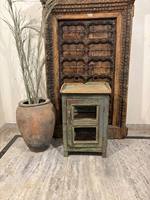 Armoire en bois élégante et moderne, faite à la main, écologique, multi-usages, avec portes à panneaux plats miroir, finition vieillie, pour salon