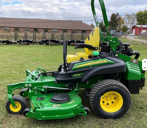 Cortadora de césped John Deere de 60 pulgadas y 726cc Kawasaki con giro cero - Product Image 2
