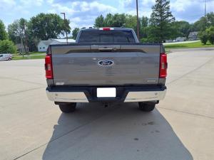 รถฟอร์ด F-150 XLT SuperCrew ปี 2022 สภาพใหม่/มือสอง ขับเคลื่อน 4 ล้อ เกียร์อัตโนมัติ เบาะหนัง หลังคาซันรูฟ จอสัมผัส - Product Image 2