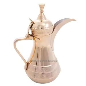 Dallah à café arabe en métal fini or avec poignée, théière faite à la main pour servir, bouilloire pour le thé et le café. - Product Image 1