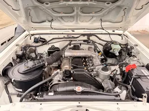 Meilleur prix pour un SUV diesel 4x4 à toit rigide, conduite à droite, véhicule de qualité export - Product Image 6