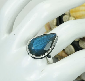 Bague élégante en argent sterling 925 faite à la main, pierre précieuse en forme de poire en Labradorite naturelle romantique à la mode, pierre de naissance de février - Product Image 6