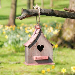 Casa de pájaros galvanizada decorativa de estilo vintage con detalles de inspiración antigua, terminada pintada a mano y cadena colgante para exhibición - Product Image 5