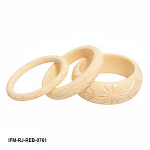 Juego de Brazaletes de Resina Crema Vintage, Brazaletes Tallados a Mano con Patrones de Estrellas y Hojas, Juego de 3 Brazaletes Apilables de Estilo Retro Color Marfil - Product Image 1