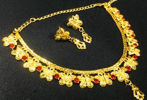 Conjunto de collar de oro de 18 quilates para mujer, Gargantilla con abalorio de piedra de mariposa roja, cadenas de perlas elegantes para fiestas o regalos - Product Image 3