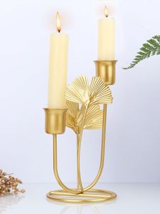 Le support de lampe à thé en métal Classic Leaf Design peut convenir parfaitement à la décoration de votre salon. Utilisez-le pour allumer des bougies parfumées. - Product Image 4