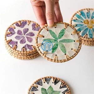 ที่รองแก้วมุกทำมือแบบใหม่ พร้อมขอบหวาย ชุดที่รองแก้วตกแต่งสุดหรู ขอบถักทอแบบธรรมชาติ - Product Image 5