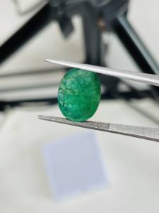 Esmeralda Natural de Zambia, Corte Ovalado, 4.24 Quilates, Piedra Preciosa de Buena Calidad, Lustre, Color Verde Agradable, Pulido Perfecto para Cualquier Joyería - Product Image 2
