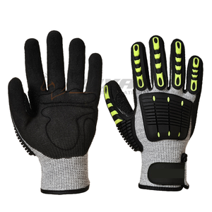 Les gants de protection avec tissu résistant à l'abrasion et les paumes rembourrées offrent confort et sécurité dans des conditions difficiles - Product Image 5