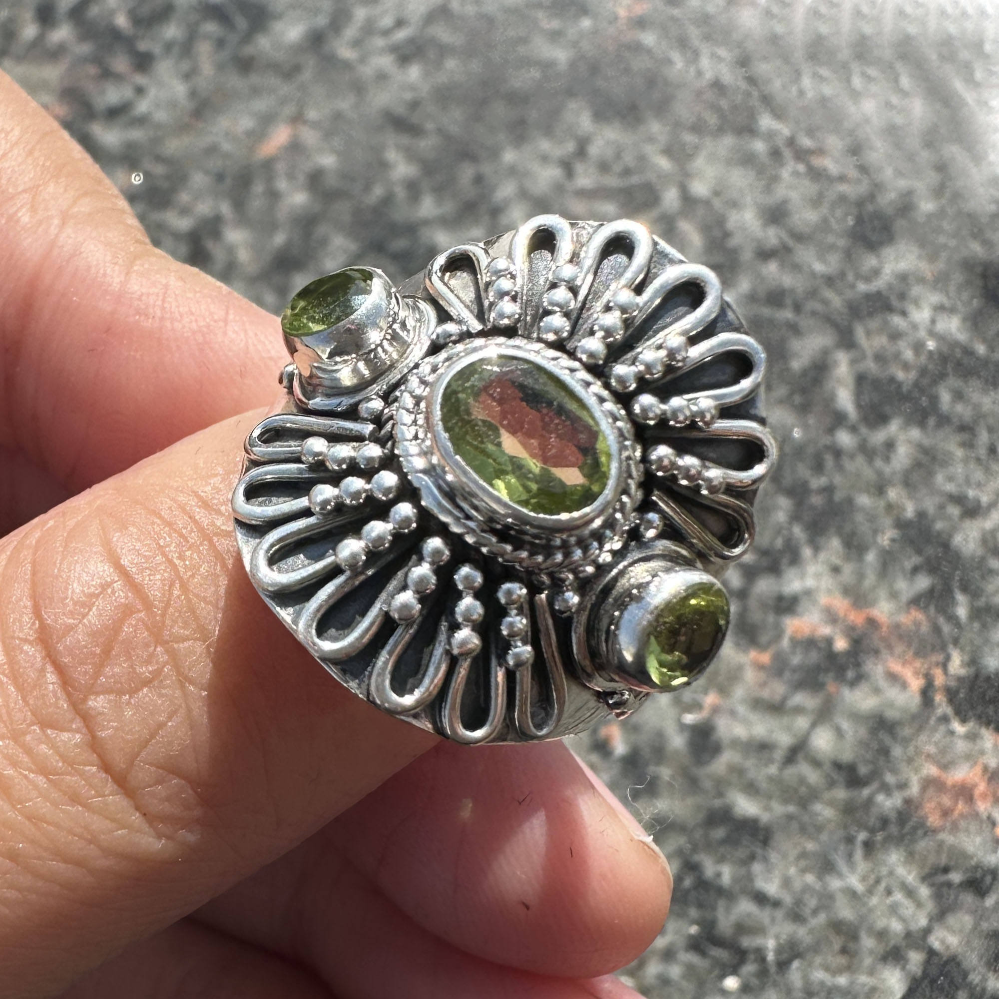 สีเขียว