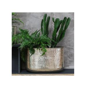 Ensemble de trois pots à fleurs en métal avec support en fer, différentes tailles, pour la décoration de jardin - Product Image 4