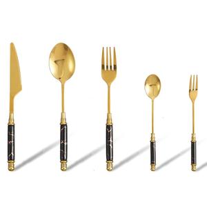 Ensemble de cuillères en laiton de haute qualité polies et brillantes au design unique Produit de vente chaud pour la maison et le restaurant. - Product Image 2