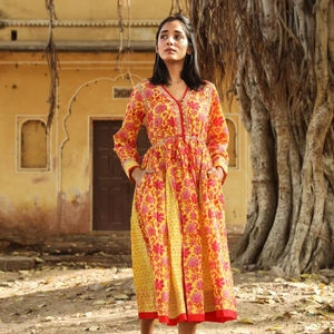 ชุดเดรสผ้าฝ้ายลายดอกไม้ชากุระพิมพ์ลายด้วยมือ - Product Image 1