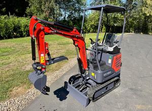 LIVRAISON GRATUITE CFG MX15R MINI-EXCAVATRICE 15 CV, COMMANDE PILOTÉE, LAME AVANT DE 36 POUCES, BAC DE CREUSAGE DE 16 POUCES, FILTRE HYDRAULIQUE, PLC, APPROUVÉ EPA CE - Product Image 2