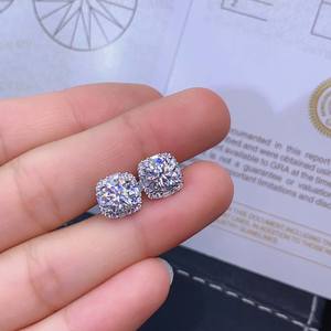 Boucles d'oreilles clous en moissanite ronde de 1 carat Tishya, argent 925 plaqué or et or rose, pour fêtes, mariages, cadeaux, fiançailles - Product Image 4