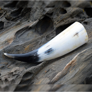 Authentique Corne à boire Viking traditionnelle de haute qualité et durable en corne de buffle polie, cadeau de mariage pour les demoiselles d'honneur et les garçons d'honneur - Product Image 4