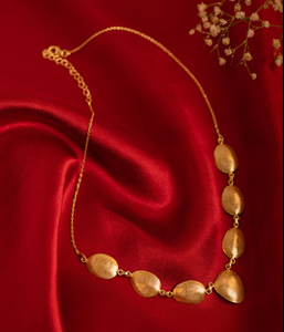 Collier en argent sterling 925 avec collier à la mode en perles nacrées plaquées or pour cadeau de mariage ou fêtes. - Product Image 4