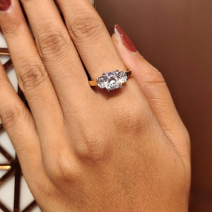 Anillo de compromiso de plata 925 para mujer con moissanita, tres piedras, corte de cojín, acentos de media luna para bodas, fiestas, certificado GIA - Product Image 4