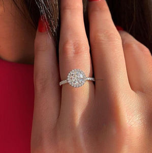 Bague solitaire Moissanite de 2.12 ct en or blanc avec sertissage de halo accents de pavé français et design à quatre broches - Product Image 6