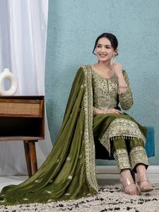 Traje de seda Chinon verde oliva de diseñador con bordado y dupatta pesada - Product Image 3