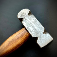 Beau modèle damas marteau en acier outil fait main pour les fabricants de couteaux et les amateurs de sculpture sur bois
