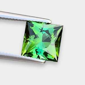 Pierre précieuse naturelle de tourmaline 2.0 CT sans défaut, provenance Afghanistan, excellente taille princesse, couleur verte, taille diamant carrée, pierre précieuse carrée non montée - Product Image 2
