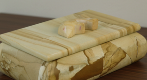 Boîte à bijoux artisanale en jaspe, décorative, en pierre naturelle, avec sculpture de dauphin, pour la décoration de maison de luxe - Product Image 2