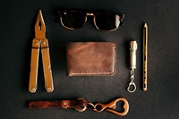 Dompet Lipat Dua Kulit Asli Crazy Horse Anti Air Tipis Pendek, Dapat Dikustomisasi, Unisex, Kulit Full Grain Premium Buatan Tangan, Model Terbuka Tinggi