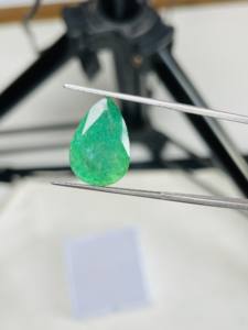 Esmeralda Natural de Zambia, Corte Pera, 6.31 Quilates, Piedra Preciosa de Buena Calidad, Lustre, Color Verde Agradable, Pulido Perfecto para Cualquier Joyería - Product Image 1