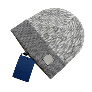 Bonnet de luxe imperméable Coquette pour hommes et femmes, chaud pour l'hiver, avec logo personnalisé, style urbain tendance, de créateur - Product Image 1