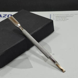 Outil professionnel double extrémité pour pousse-cuticules, combo pour manucure, pédicure et soins de la peau - Product Image 1